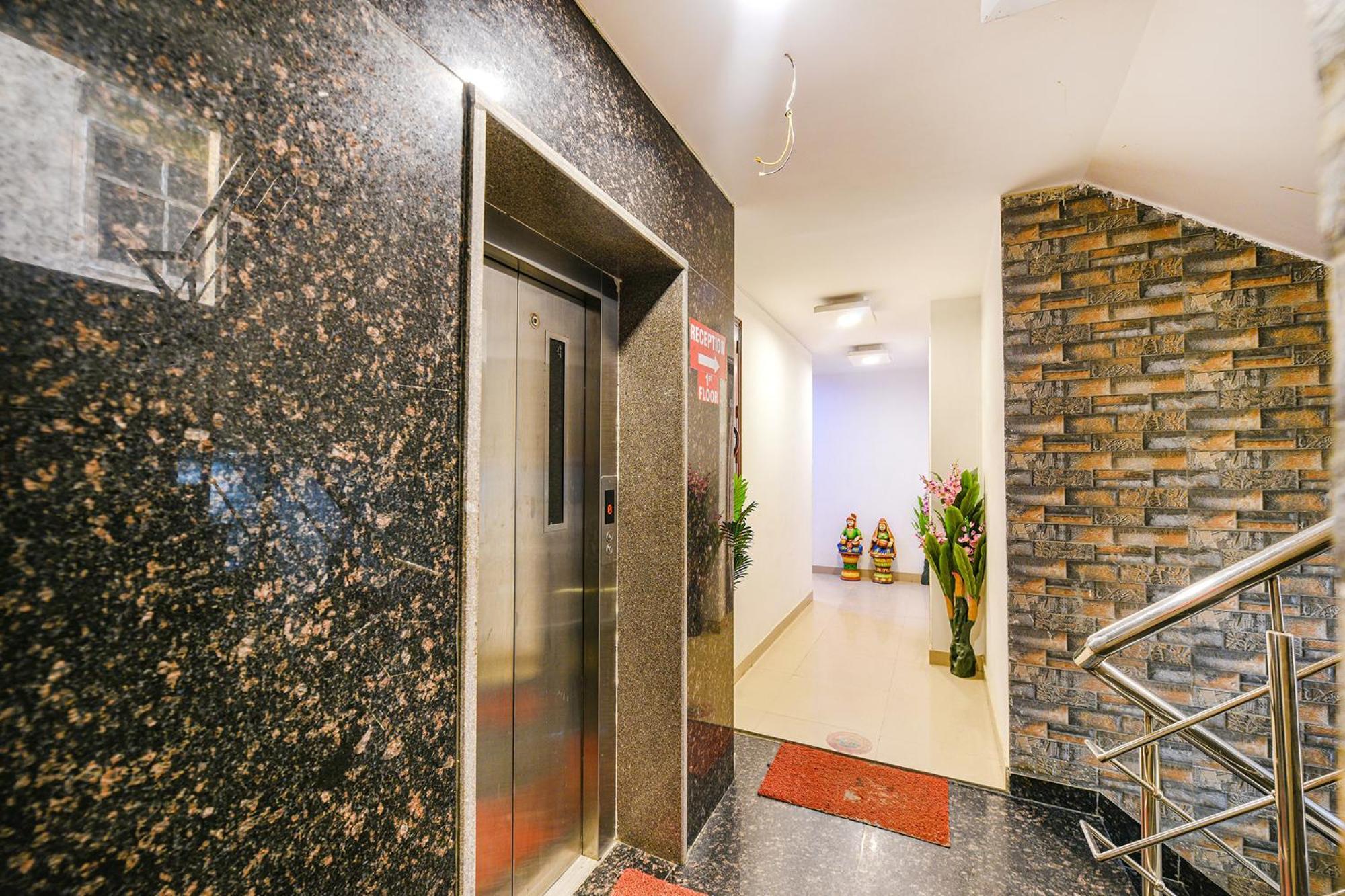 Fabhotel The Royal Residency New Delhi Exterior photo